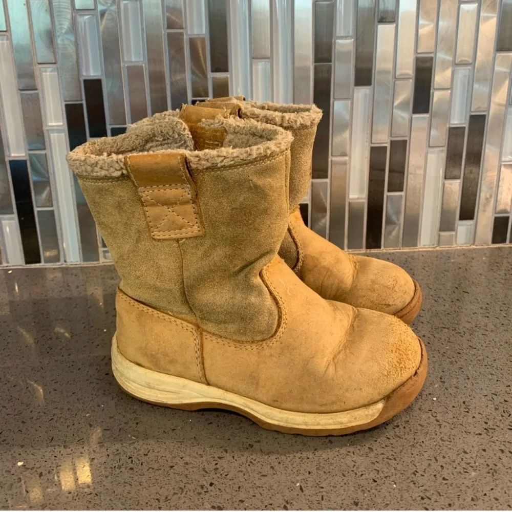Timberland size 8.5 toddler suede Tan Boots
